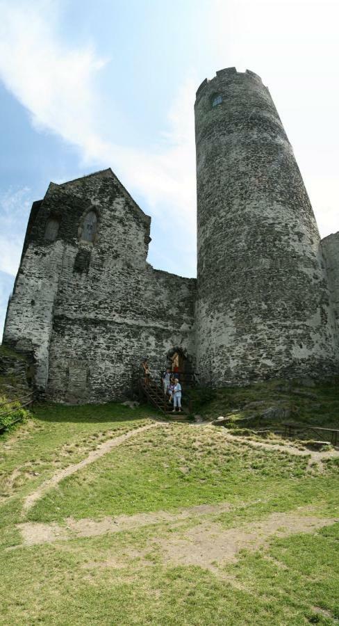 Kamenny Dum Bezdedice-machuv Kraj Holiday home *